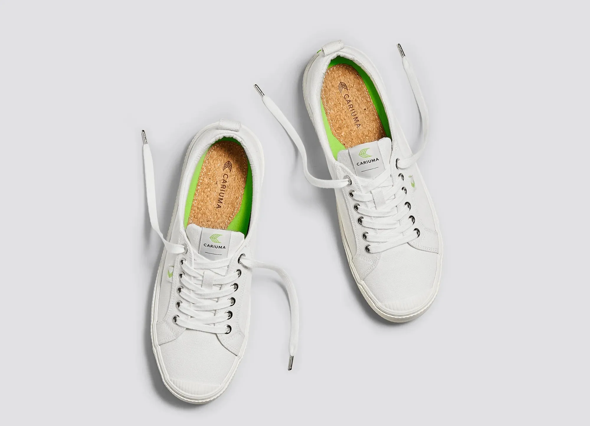 Cariuma Low Off-White Canvas Sneaker