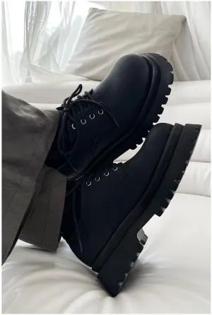 Durable Lace-Up Casual Shoes