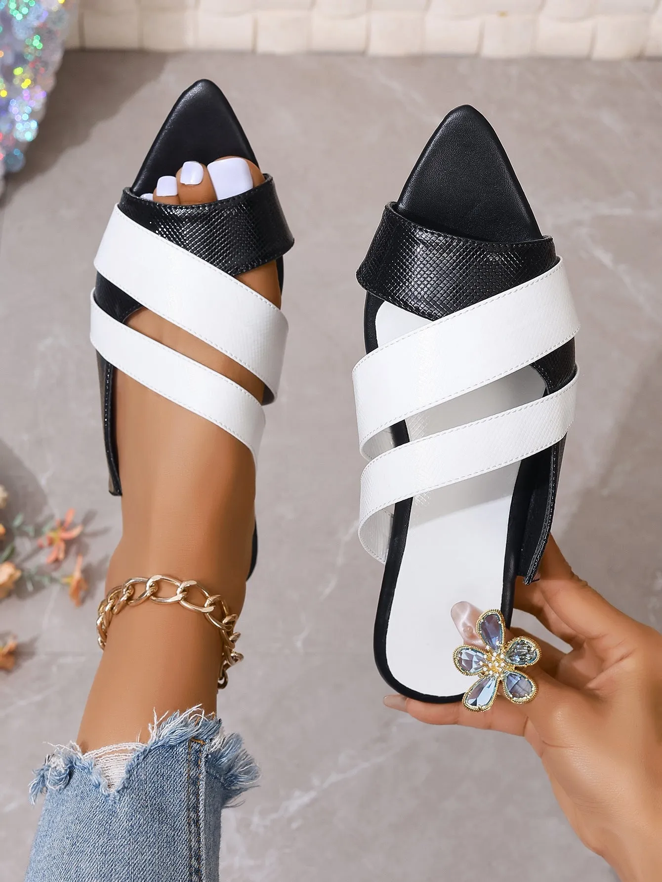 elveswallet Colorblock Pointed Toe Flat Sandals